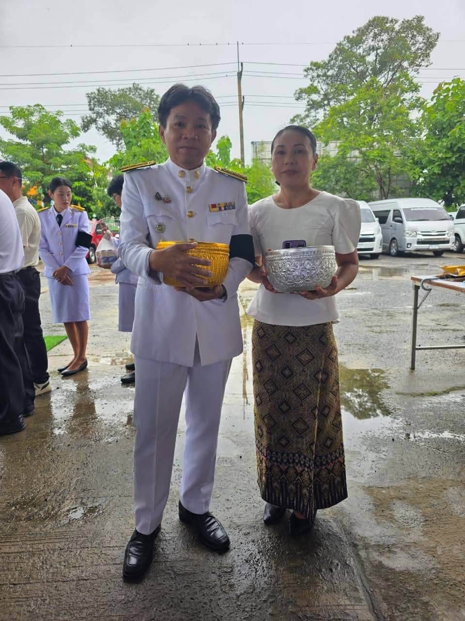 title - ส.ป.ก.ยโสธร ร่วมพิธีเจริญพระพุทธมนต์ อธิษฐานภาวนาขอพรและทำบุญตักบาตรเพื่อถวายเป็นพระราชกุศล แด่พระบาทสมเด็จพระเจ้าอยู่หัว เนื่องในโอกาสวันเฉลิมพระชนมพรรษา และประกอบพิธีถวายสัตย์ปฏิญาณ เพื่อเป็นข้าราชการที่ดี